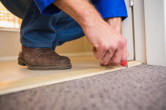 Entreprise professionnelle pour la pose de moquette dans une chambre à coucher à Frontignan