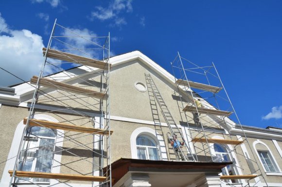 Entreprise professionnelle pour le ravalement de façade d’une maison à étages 