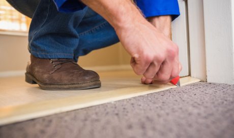 Entreprise professionnelle pour la pose de moquette dans une chambre à coucher à Frontignan