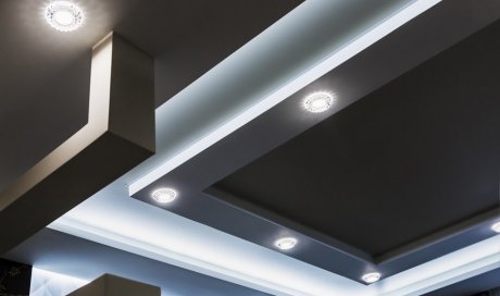 Professionnel pour la pose de faux plafond avec suspentes 